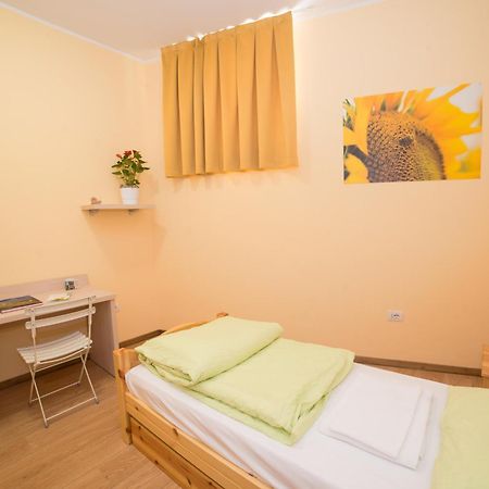 Hostel L'Ost - Ostello Di Grumes Стая снимка