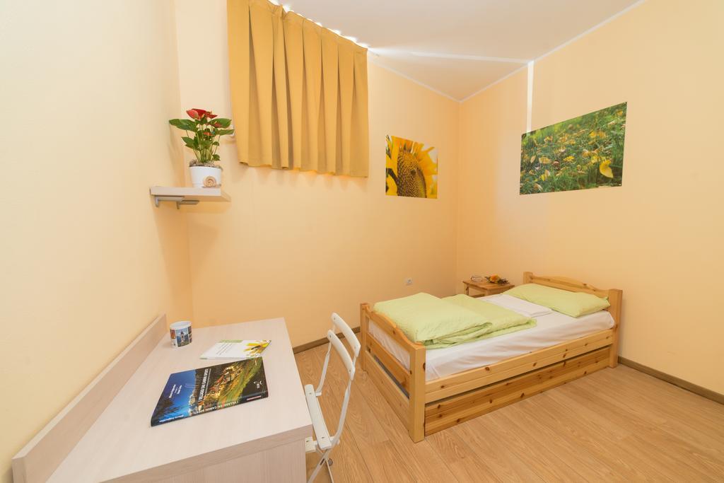 Hostel L'Ost - Ostello Di Grumes Екстериор снимка