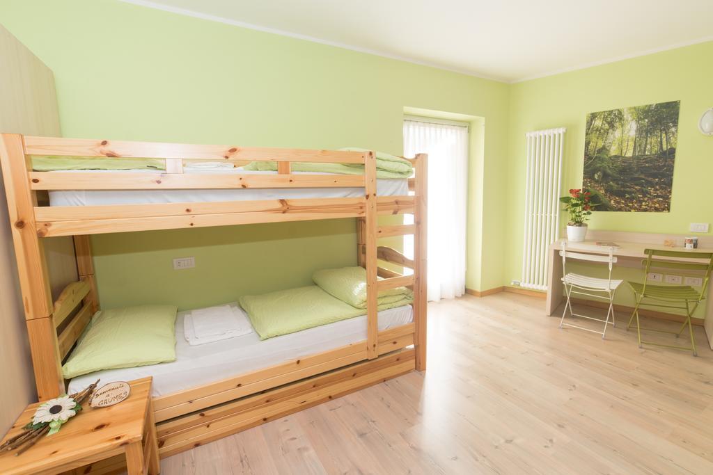 Hostel L'Ost - Ostello Di Grumes Стая снимка